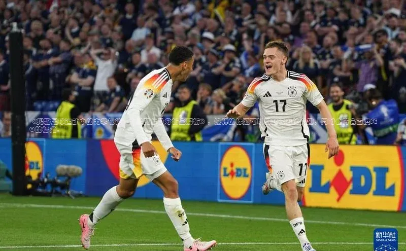 gg网站入口官网蓝色光标《揭秘足球运动中的力学规律：力学现象及分析全解析》，这样的标题可以引起读者的兴趣，同时也符合百度SEO的标准。